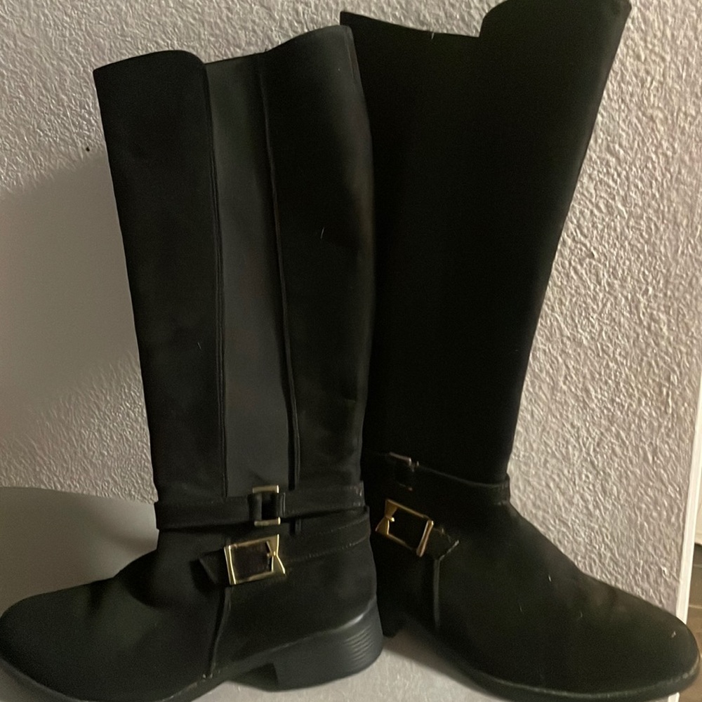 Women’s black boots